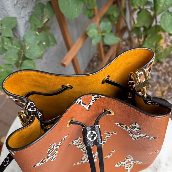 Louis Vuitton Giant Monogram Jungle NeoNoe Drawstring Bucket Crossbody - Picture 5 of 15